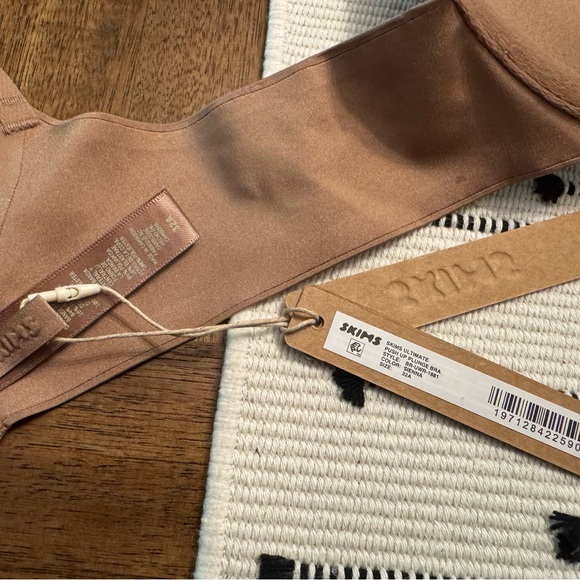 SKIMS Ultimate Push-up Plunge Bra in Sienna - Picture 4 of 5